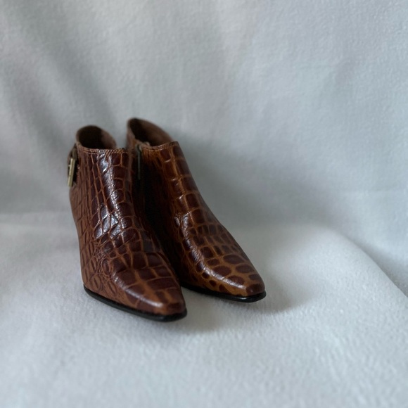 Donald J Pliner Size 6M Caramel Brown Leather “Snake Skin” Style Booties. - Picture 6 of 16